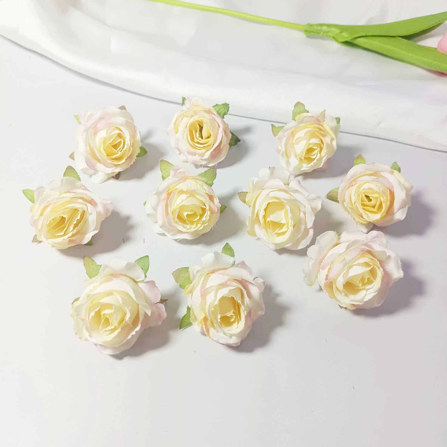 Lot Têtes de Mini Roses Artificielles 4cm, Fleur Qualité Supérieure pour DIY, Décoration Mariage Champêtre, Corsage, Bricolage Floral