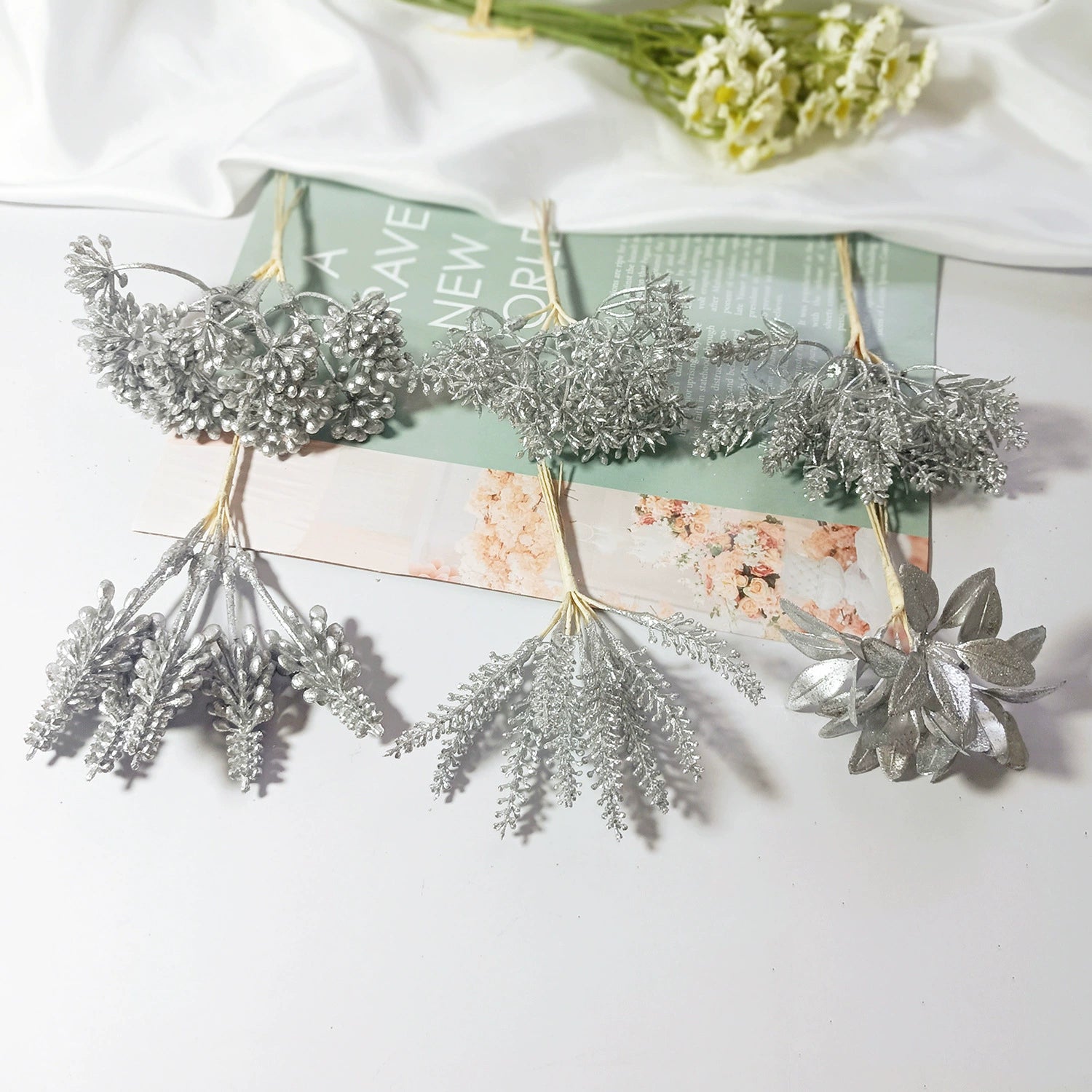 Petit Bouquet Artificiel Cèdre Doré 20 cm, Rameau de Pin pour DIY, Corsage Mariage, Décoration de Noël, Ambiance Élégante et Champêtre
