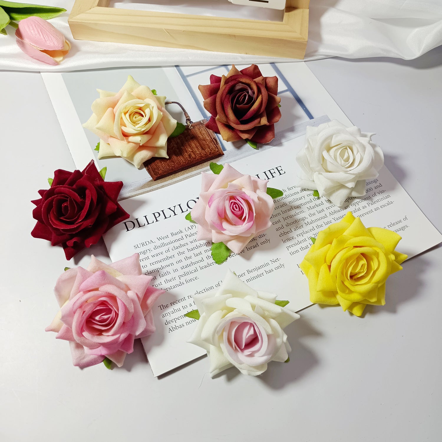 Tête de Rose Artificielle en Velours 5,5 cm, Fleur Décorative au Charme Rétro, Idéale pour DIY Mariage, Corsage et Décoration Champêtre