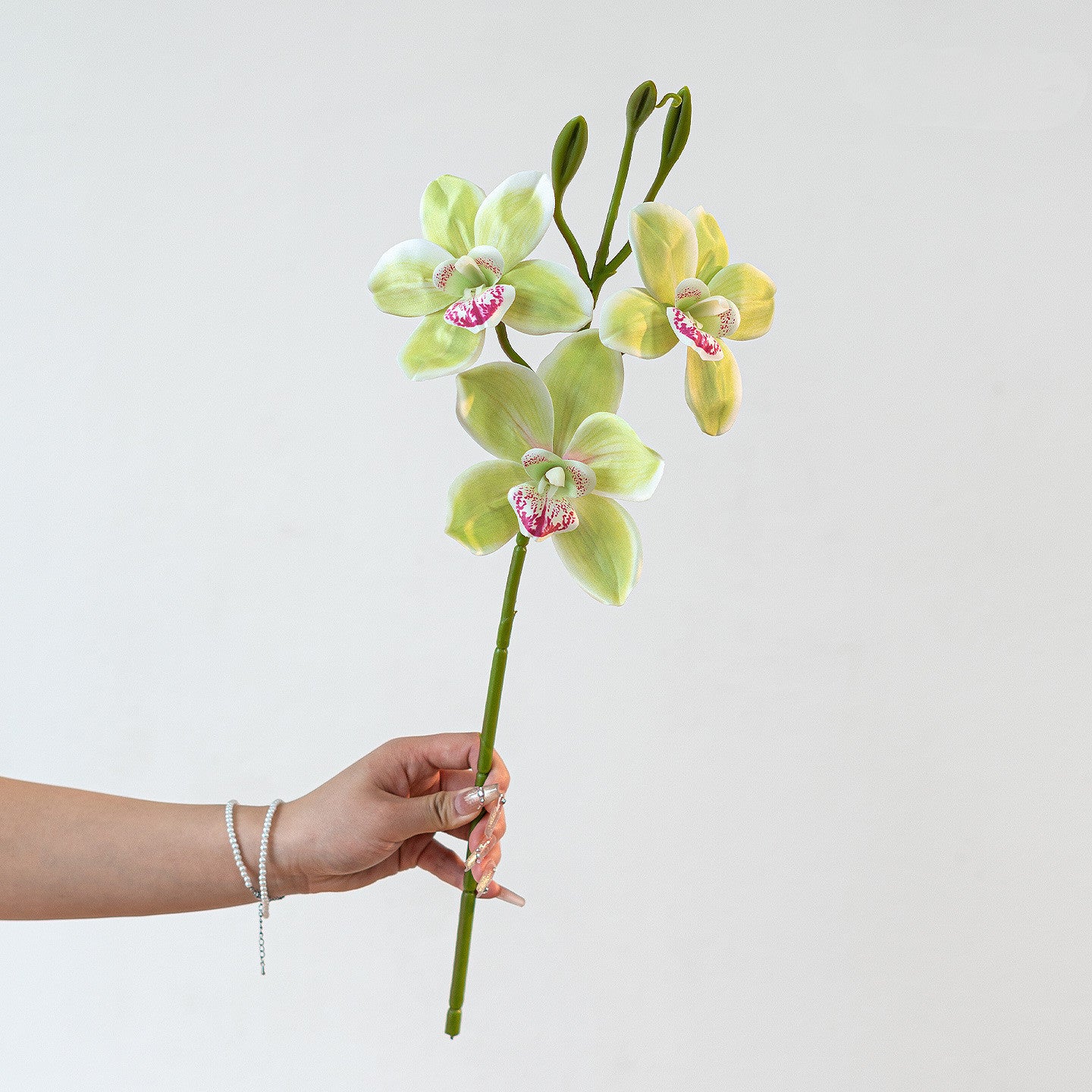 Branche Orchidée Cymbidium Artificielle 55 cm, 3 Fleurs au Réalisme Saisissant, Tige pour Bouquet, Vase, Décoration d'Intérieur, Mariage Chic et Champêtre