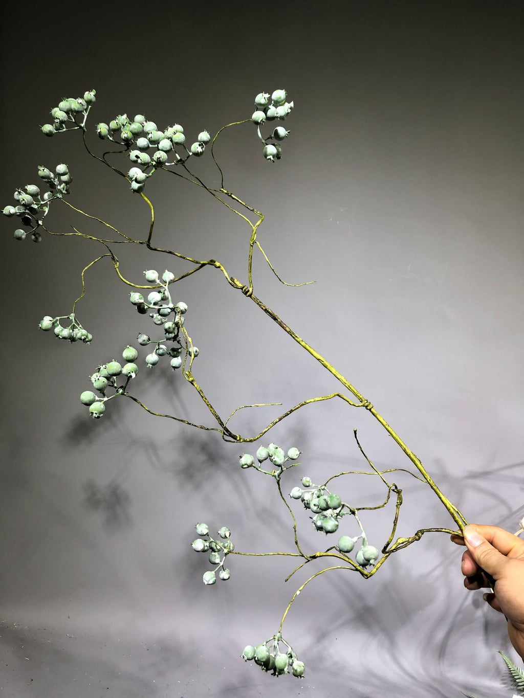 Tige unique de baies artificielles en plastique, 80 cm, style blanc et vert, décoration élégante pour mariage, intérieur et extérieur