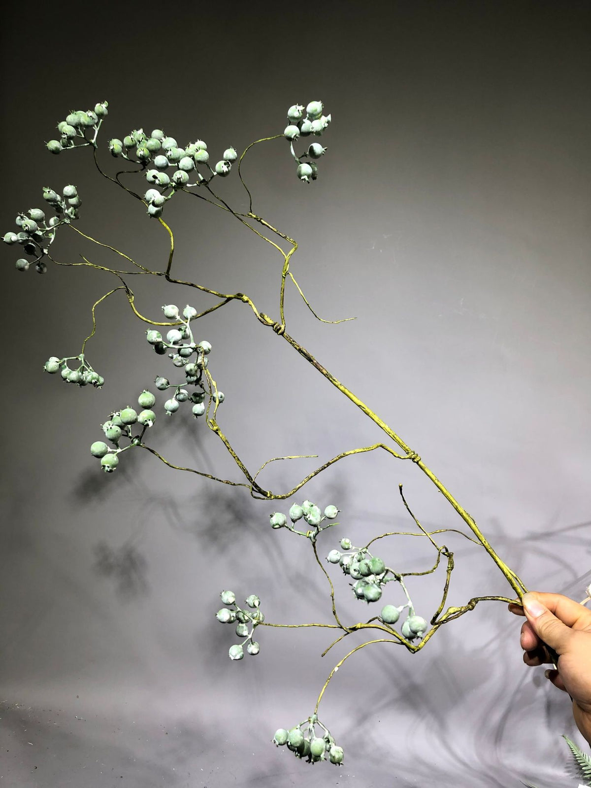 Tige unique de baies artificielles en plastique, 80 cm, style blanc et vert, décoration élégante pour mariage, intérieur et extérieur