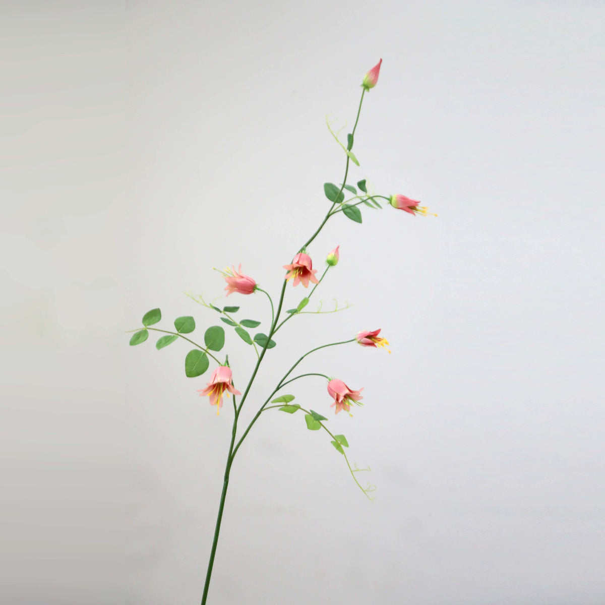 Fleurs artificielles Clématite à clochettes, 105 cm, tige unique avec 8 fleurs, idéales pour mariages, décoration intérieure et espaces commerciaux, disponibles en orange, violet, jaune et rose