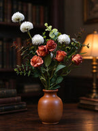Bouquet champêtre 42 cm – Eucalyptus, Pâquerettes, Roses crantées, 5 unités, sans entretien