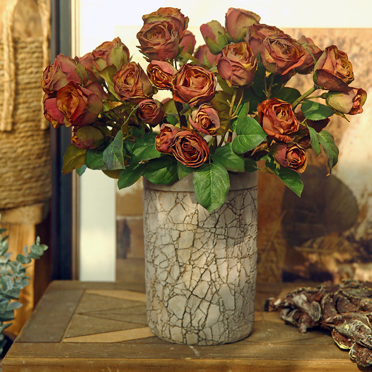 43 cm de roses artificielles à bordures desséchées avec tiges