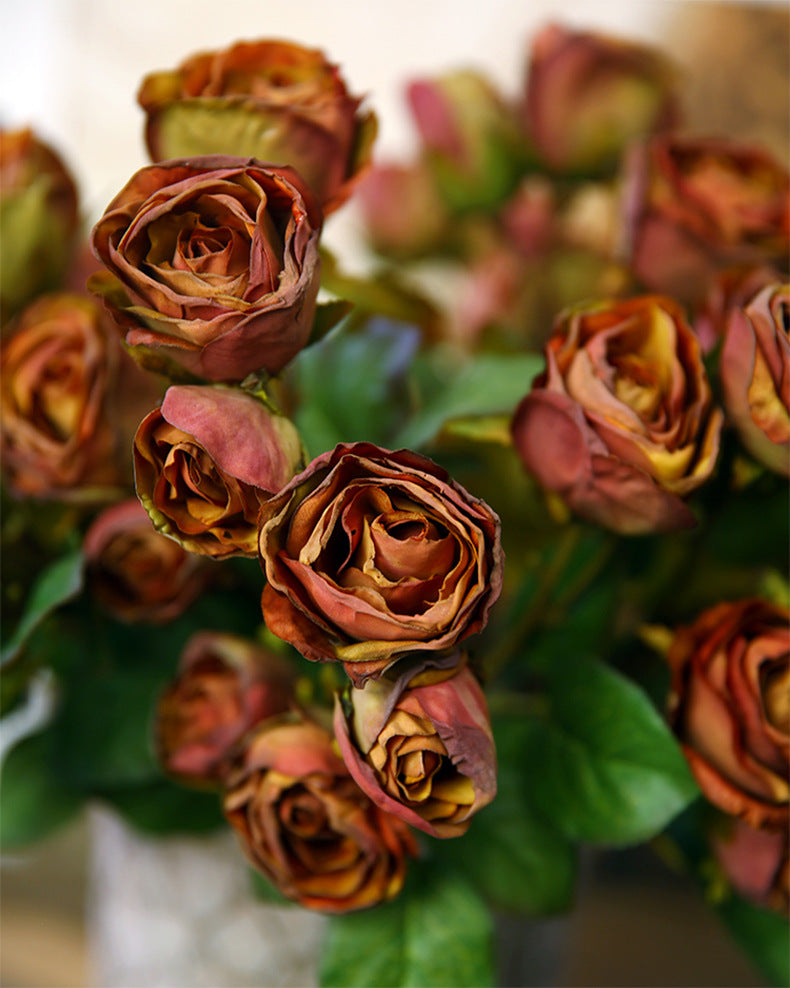 43 cm de roses artificielles à bordures desséchées avec tiges