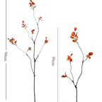 Feuilles et branches d'automne artificielles dans les couleurs du soleil couchant