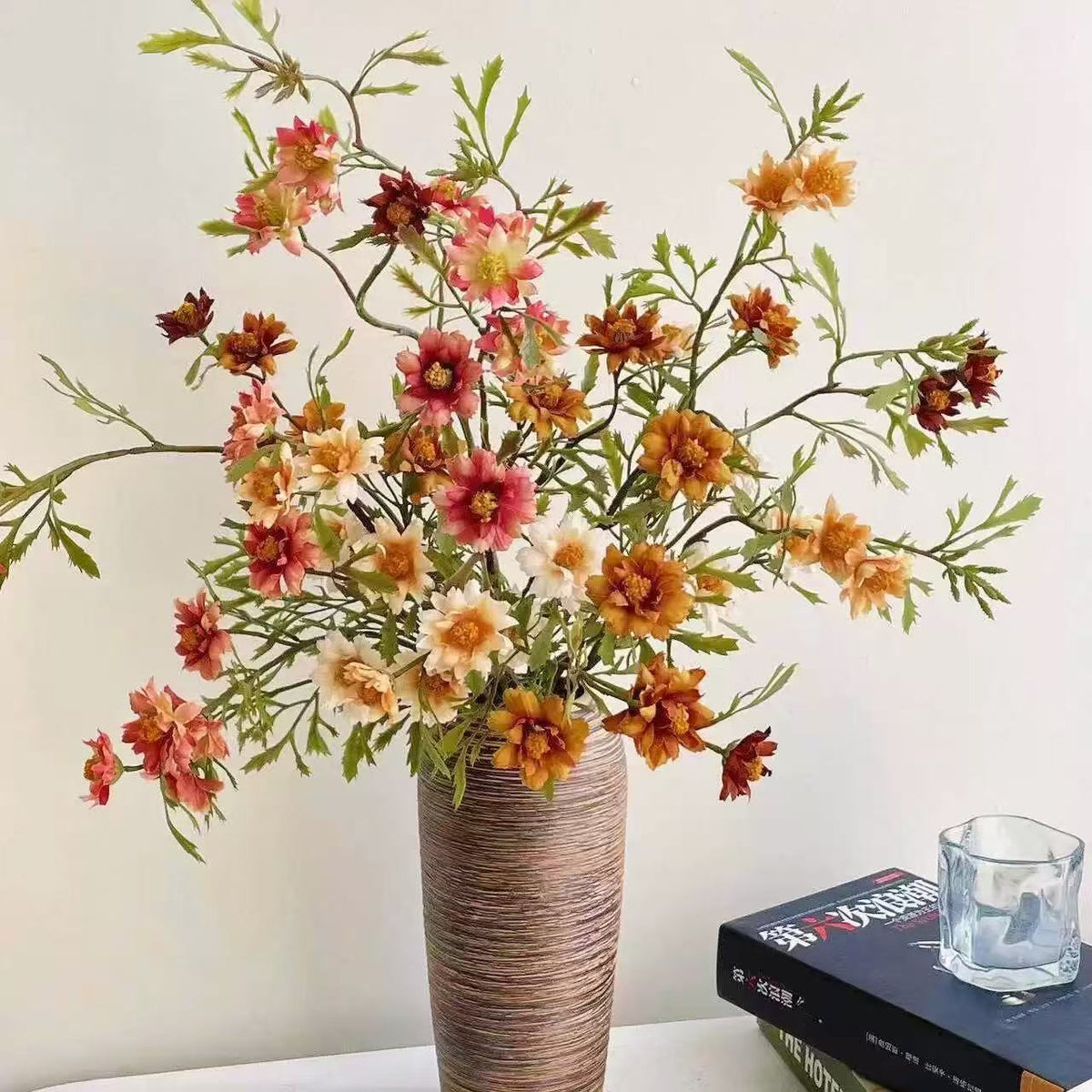 Fleur artificielle Marguerite, tige unique avec 9 fleurs, 84 cm, style rétro, polyester soyeux, décoration intérieure