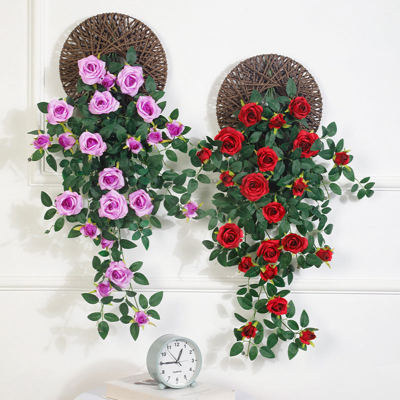 Rose artificielle murale pendante - 90 cm - Avec plateau suspendu tressé en rotin | Parfaite pour la décoration intérieure et de jardin