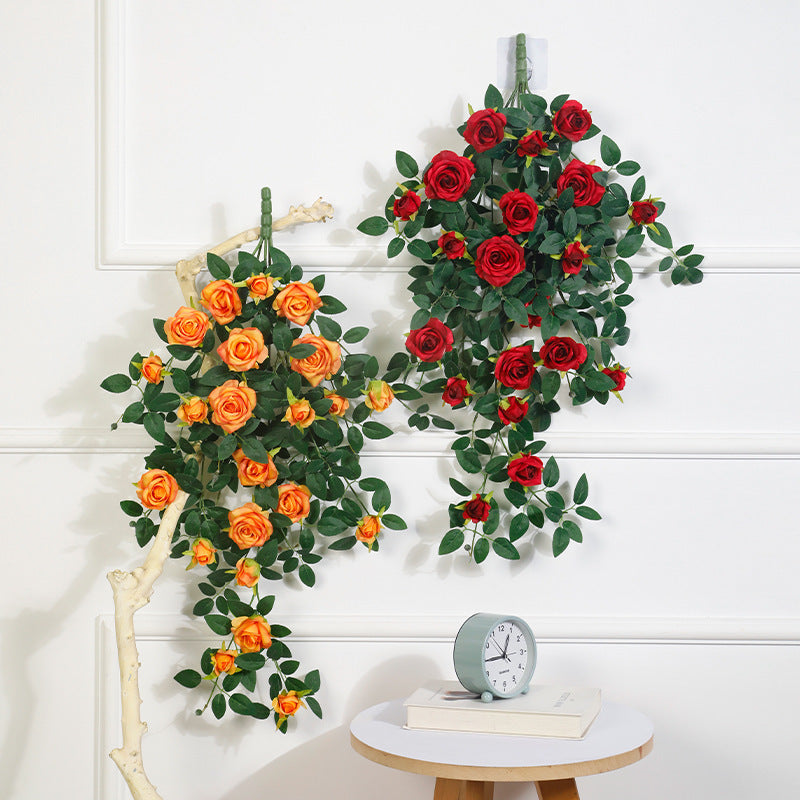 Rose artificielle murale pendante - 90 cm - Avec plateau suspendu tressé en rotin | Parfaite pour la décoration intérieure et de jardin