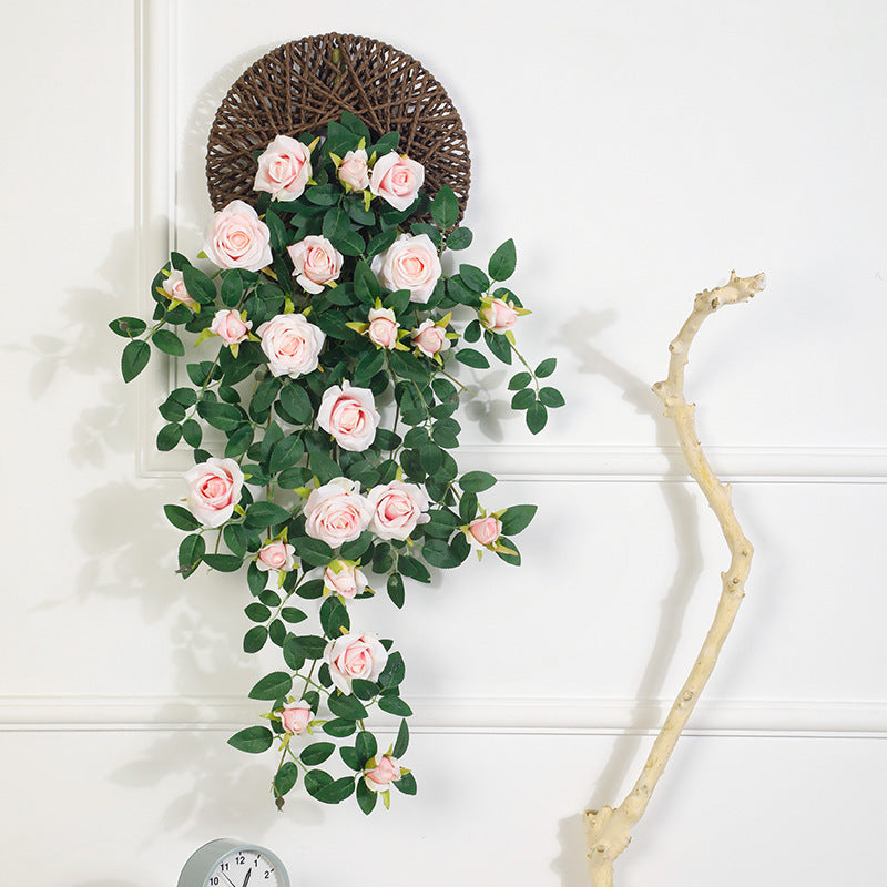 Rose artificielle murale pendante - 90 cm - Avec plateau suspendu tressé en rotin | Parfaite pour la décoration intérieure et de jardin