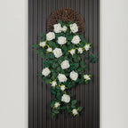 Rose artificielle murale pendante - 90 cm - Avec plateau suspendu tressé en rotin | Parfaite pour la décoration intérieure et de jardin